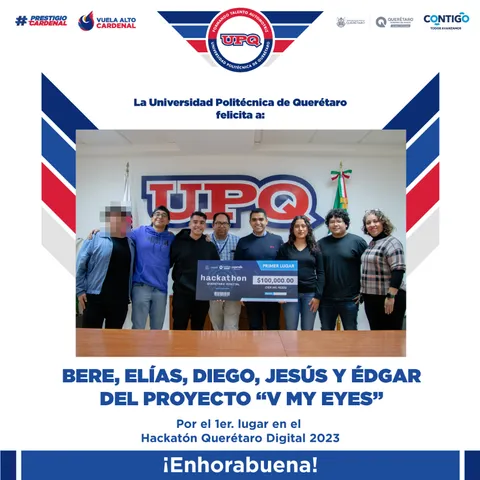 Cartel de la Universidad Politécnica de Querétaro que felicita a Bere, Elías, Diego, Jesús y Édgar del proyecto V My Eyes por el primer lugar en el Hackatón Querétaro Digital 2023. El equipo posa con el cheque de 100,000 pesos.